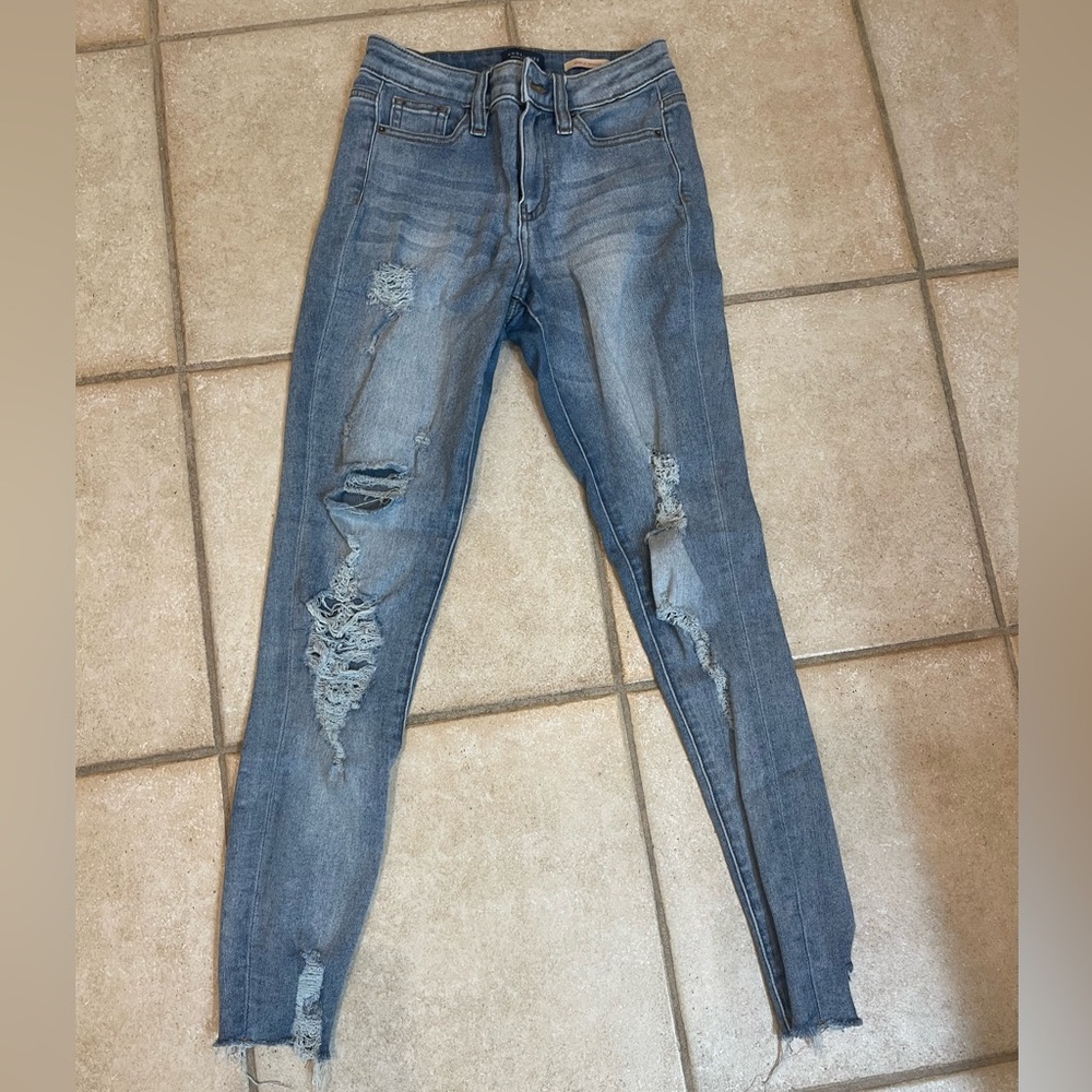Light wash ripped skinny jeans
